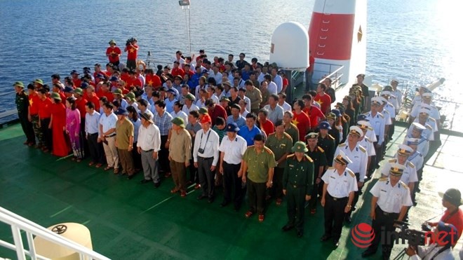 На островах Чыонгша прошла церемония почтения памяти павших солдат-героев  - ảnh 1